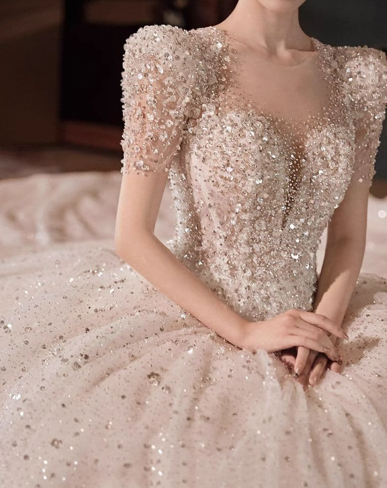 ️光を纏う豪華ビジューボリュームドレス