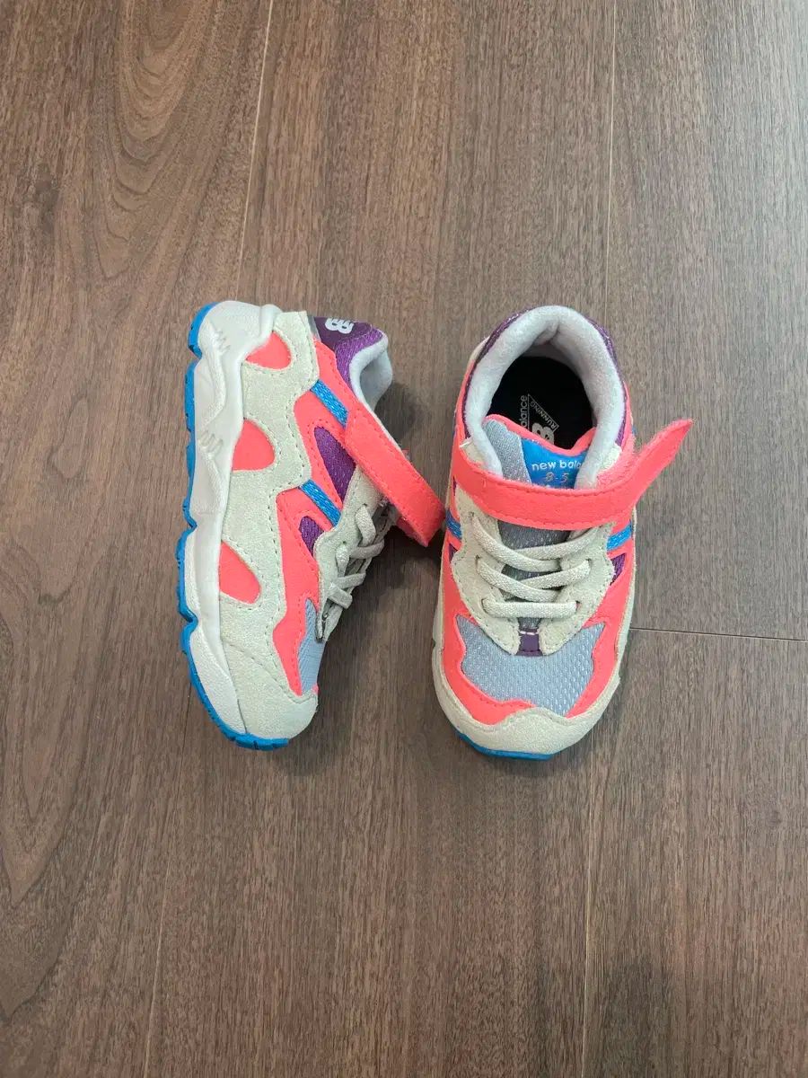 (ほぼ新品) ニューバランス キッズ 850 145 サイズ