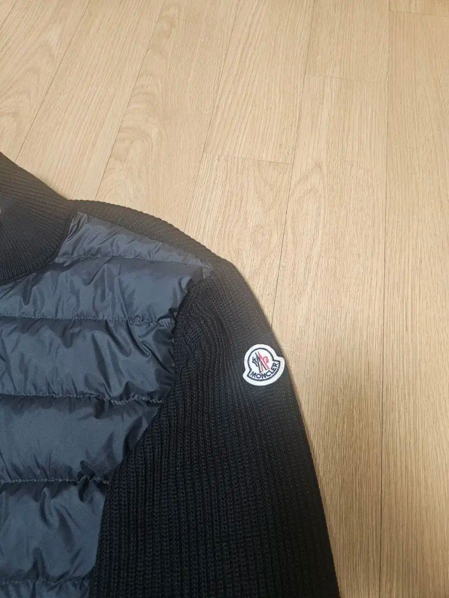 S 級 | Mサイズ 25年新着 MONCLER ツリー ニットダウン