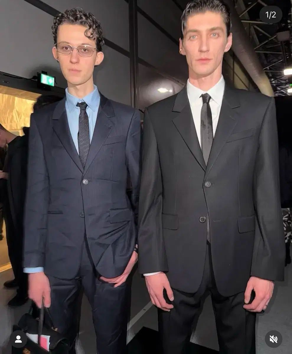 バレンシアガ メンズ スタンダード シャツ ベイビー ブルー Winter 25