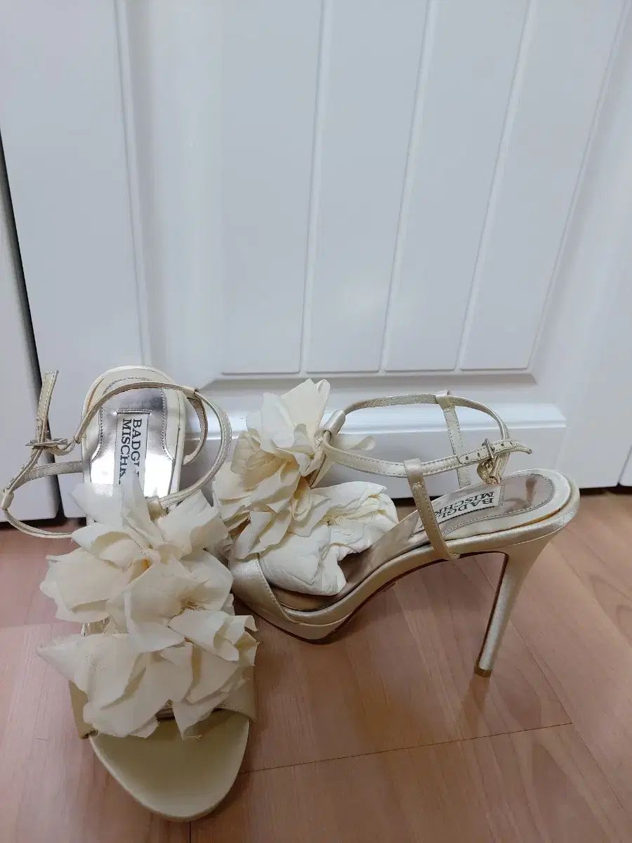 ブライダルシューズ サテンサンダル