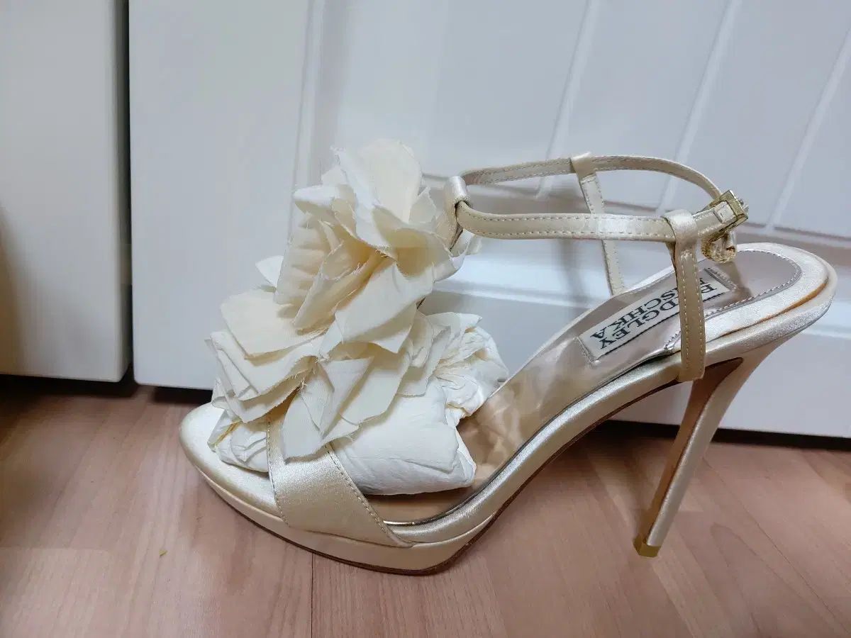 ブライダルシューズ サテンサンダル