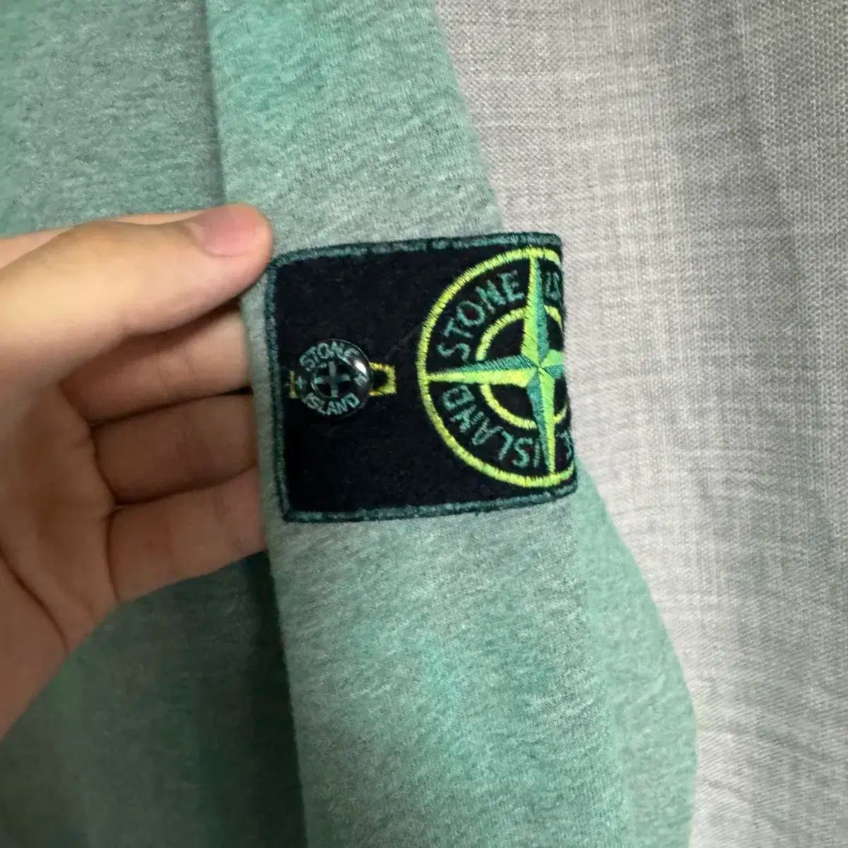 モデル STONE ISLAND ストーンアイランド ダスト スウェット