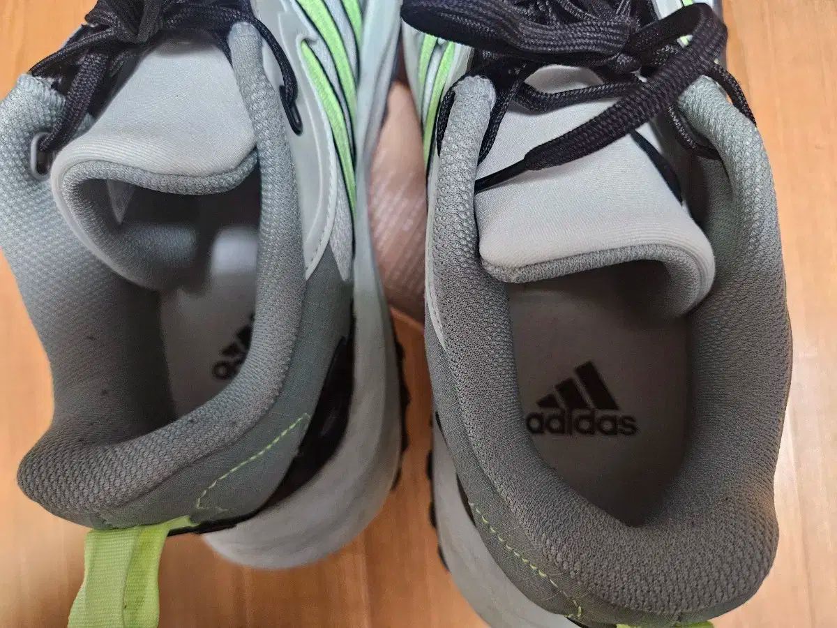 アディダス マックスウェーブ ブラックグリーン 270