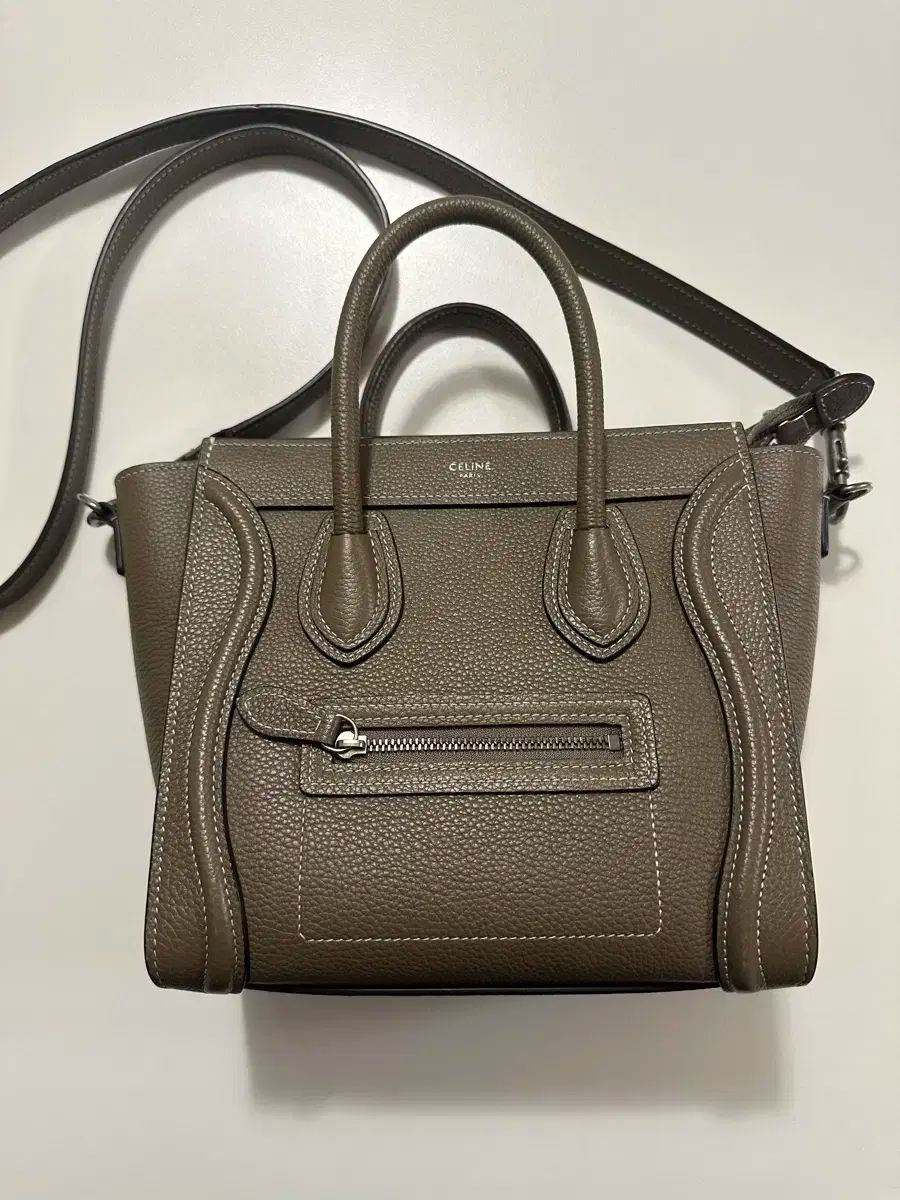 セリーヌ ナノ ラゲージバッグ 修理