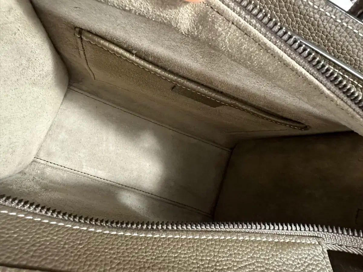 セリーヌ ナノ ラゲージバッグ 修理 DECORATOM_COM_BR