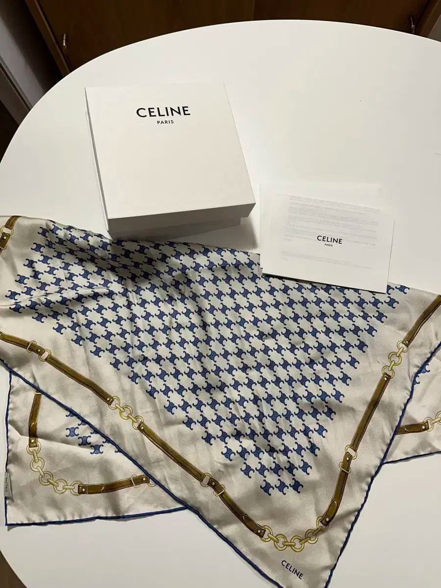 セリーヌ ヘリテイジ シルクツイル