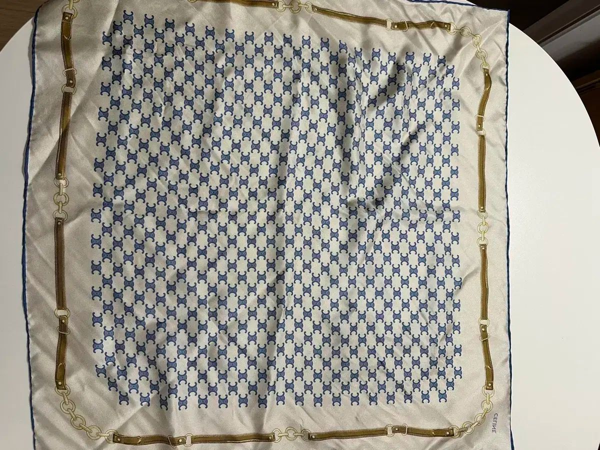 セリーヌ ヘリテイジ シルクツイル