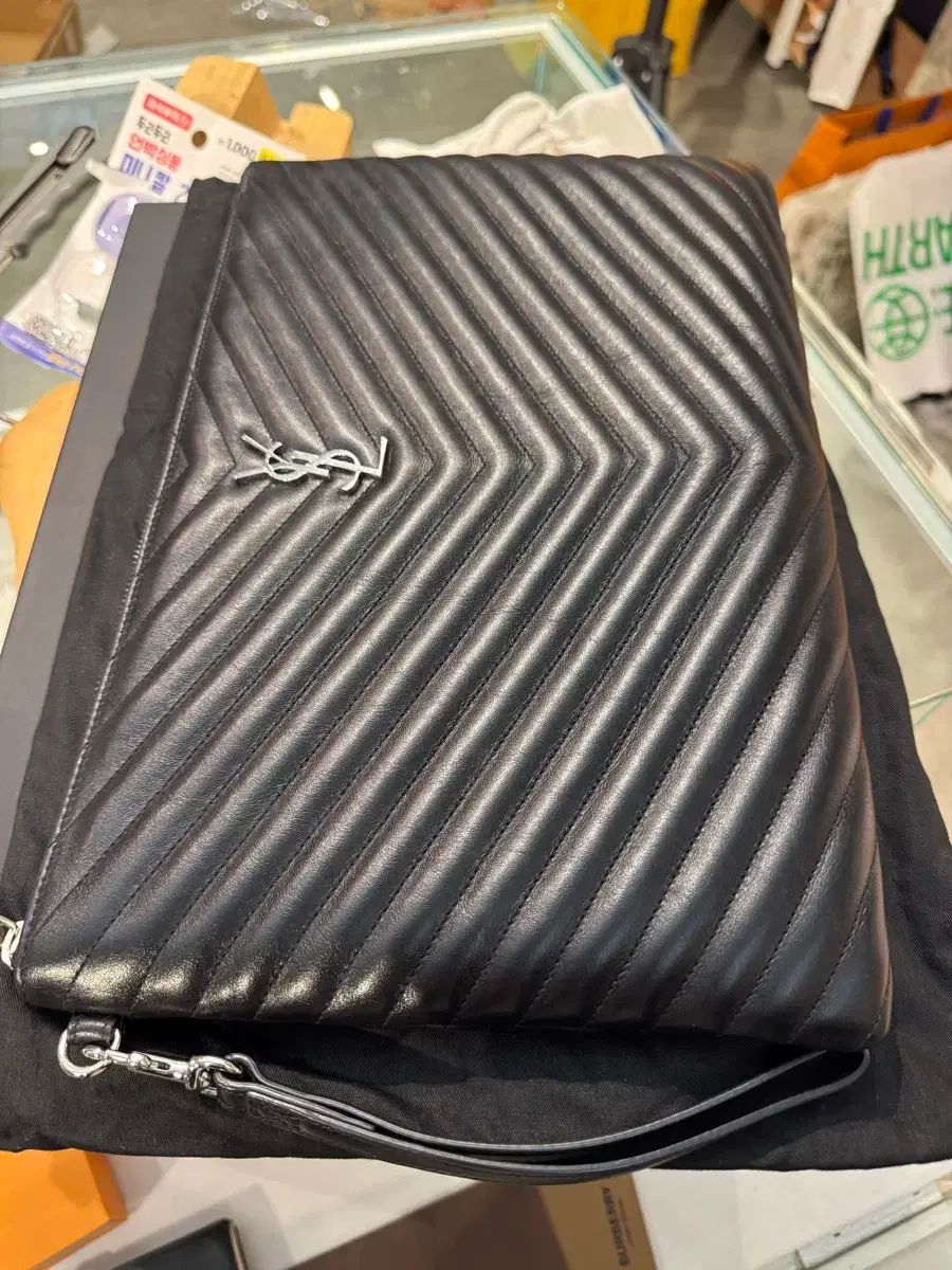 イヴ サンローラン クラッチバッグ L コンディション