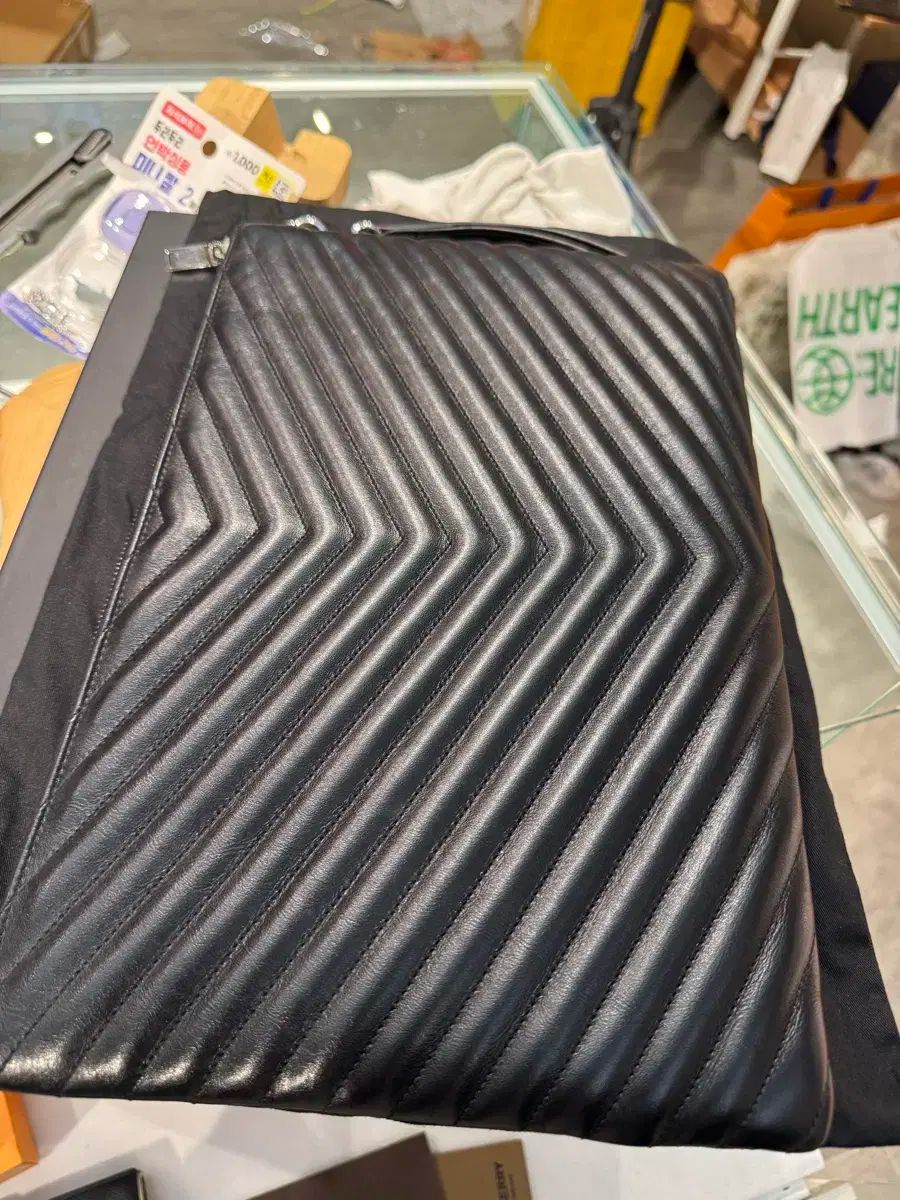 イヴ サンローラン クラッチバッグ L コンディション