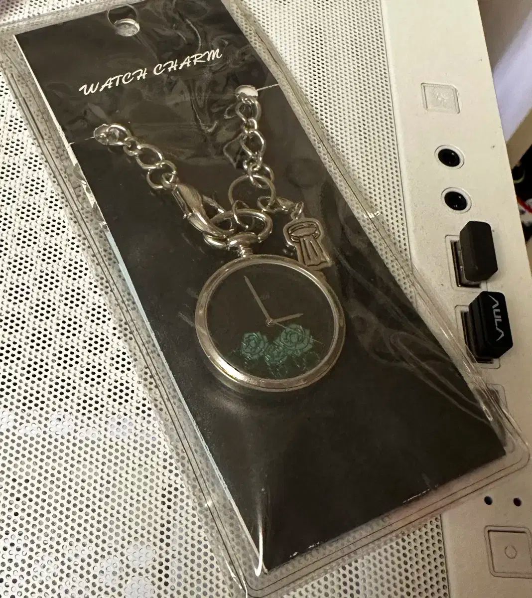 美品レア】進撃の巨人 attack on titan 【チェーン付き懐中時計】 進撃