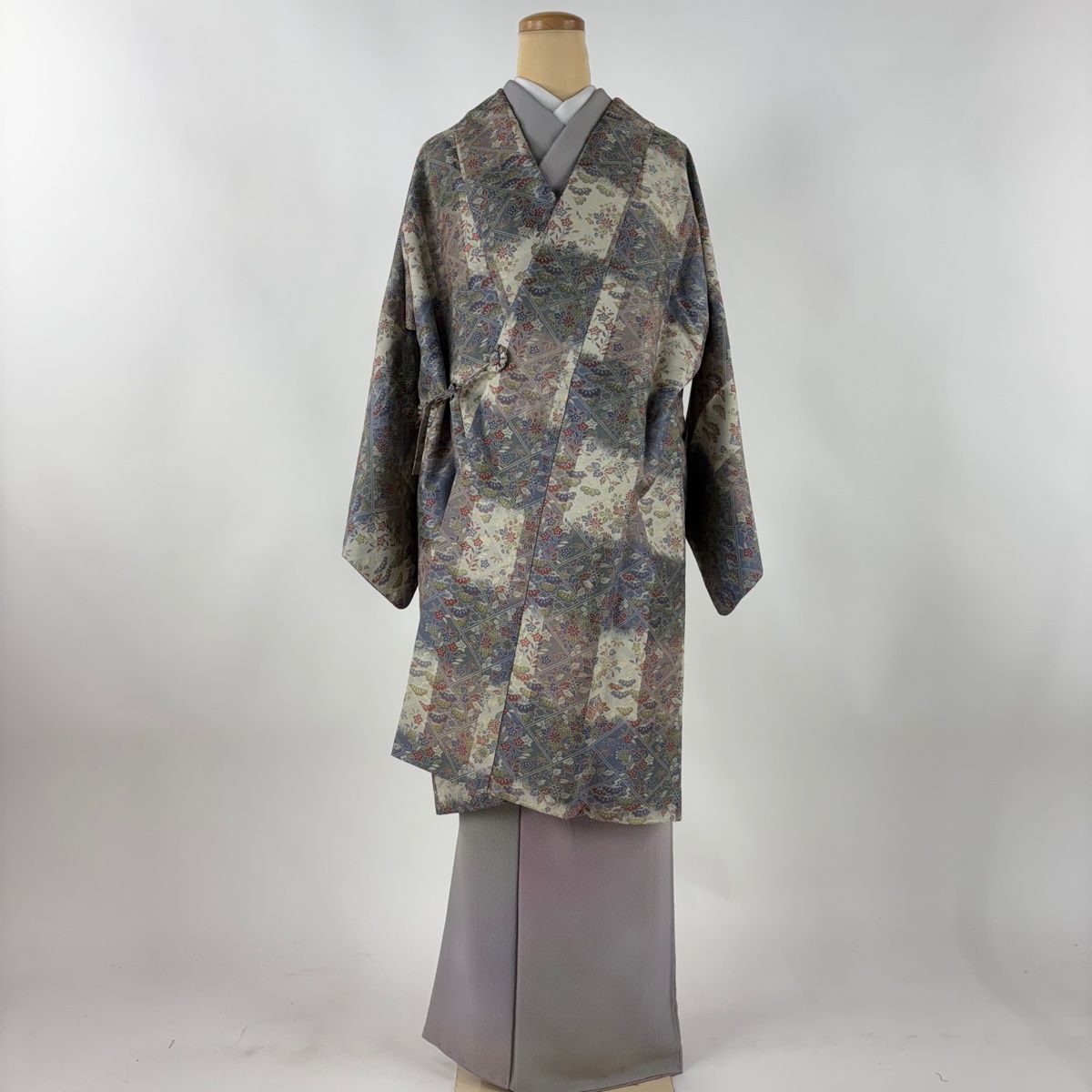 道中着 身丈101cm 裄丈65.5cm M 和装コート 紬地 草花 松竹 染め分け 青灰色 正絹 名品