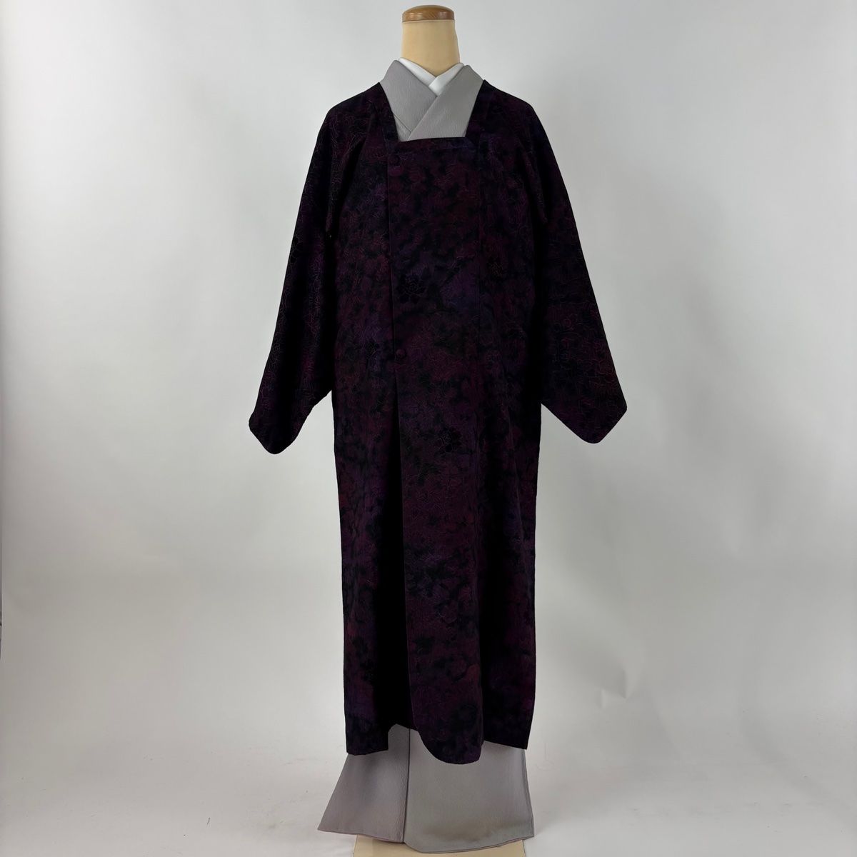 道行 身丈121.5cm 裄丈63.5cm S 和装コート 角衿 草花 濃紫 正絹 名品
