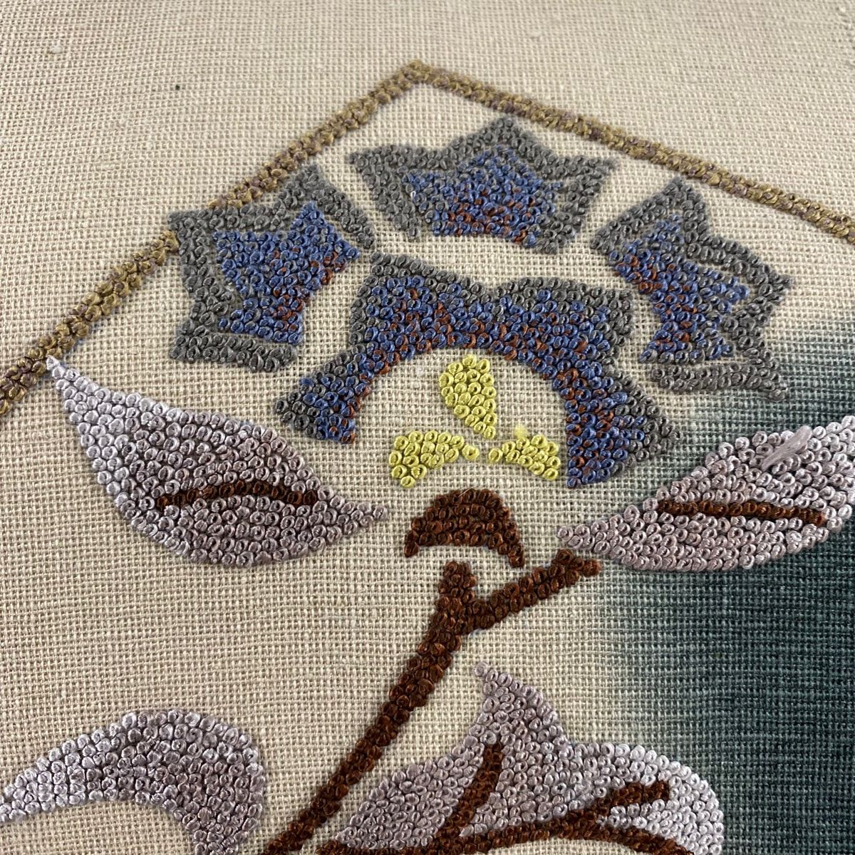 名古屋帯 秀品 草花 相良刺繍 深緑 正絹