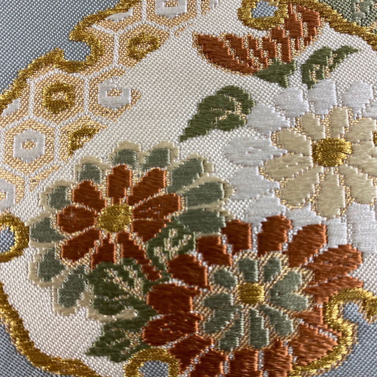 名古屋帯 秀品 雪輪 草花 刺繍 金糸 灰色 正絹