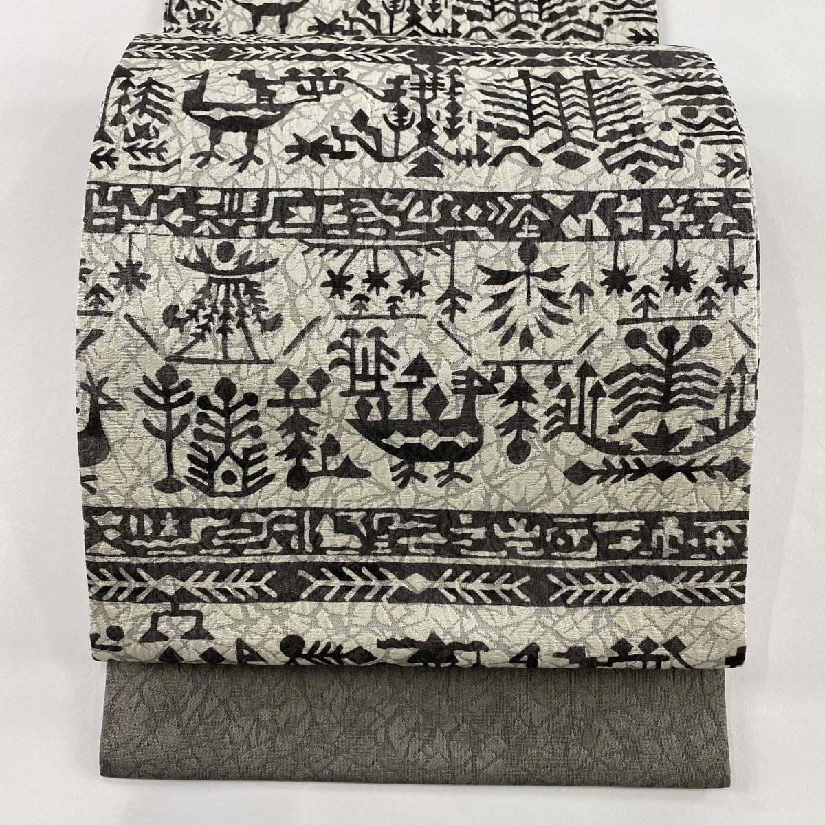 開き名古屋帯 秀品 動物 草花 ベージュ 全通 正絹