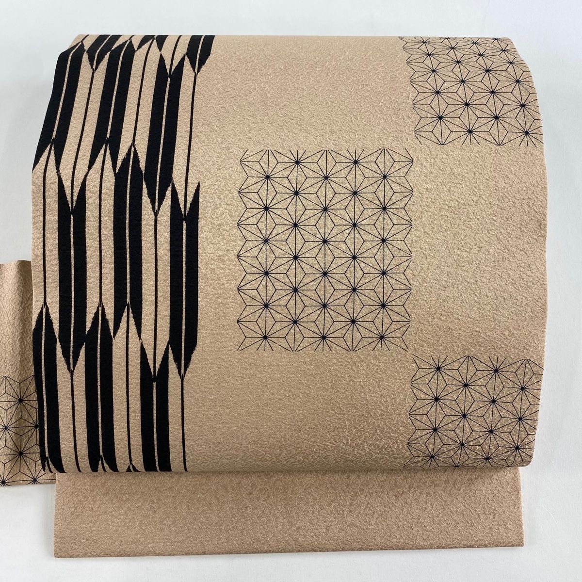 名古屋帯 秀品 麻の葉 矢羽 ピンクベージュ 正絹