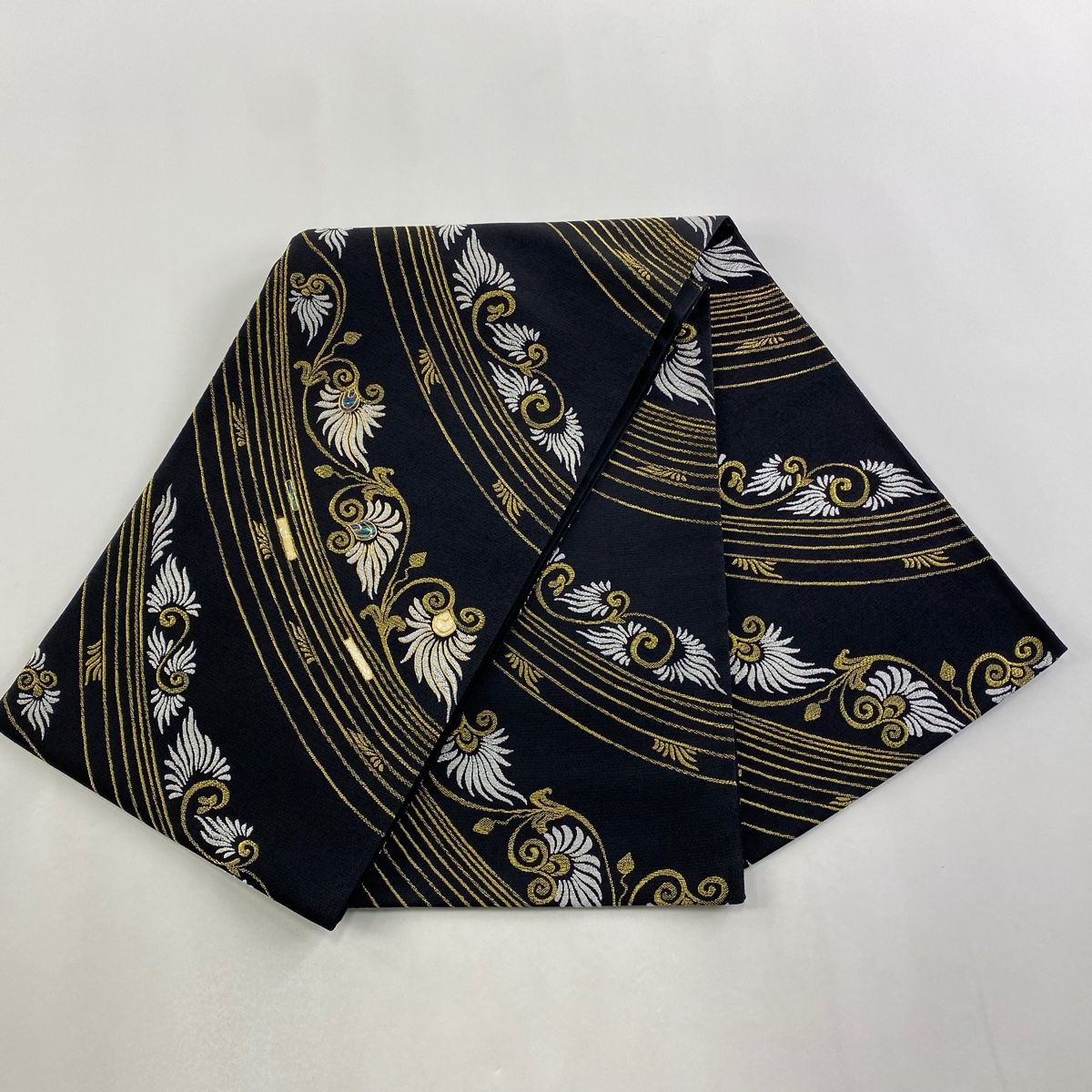 寛文菊 唐織 袋帯 ふっくら 立体的 金糸 正絹 お太鼓柄 黒地 寛文菊 唐織 袋帯 ふっくら 立体的 金糸 正絹 お太鼓柄 黒地