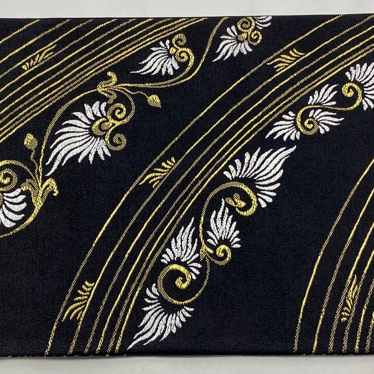 寛文菊 唐織 袋帯 ふっくら 立体的 金糸 正絹 お太鼓柄 黒地 寛文菊 唐織 袋帯 ふっくら 立体的 金糸 正絹 お太鼓柄 黒地