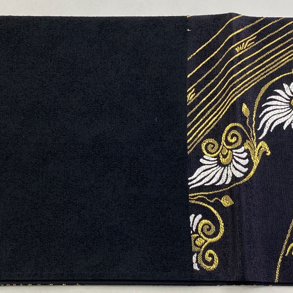 美品】 袋帯 逸品 花唐草 金糸 螺鈿 黒 お太鼓柄 正絹 【中古】 - メルカリ