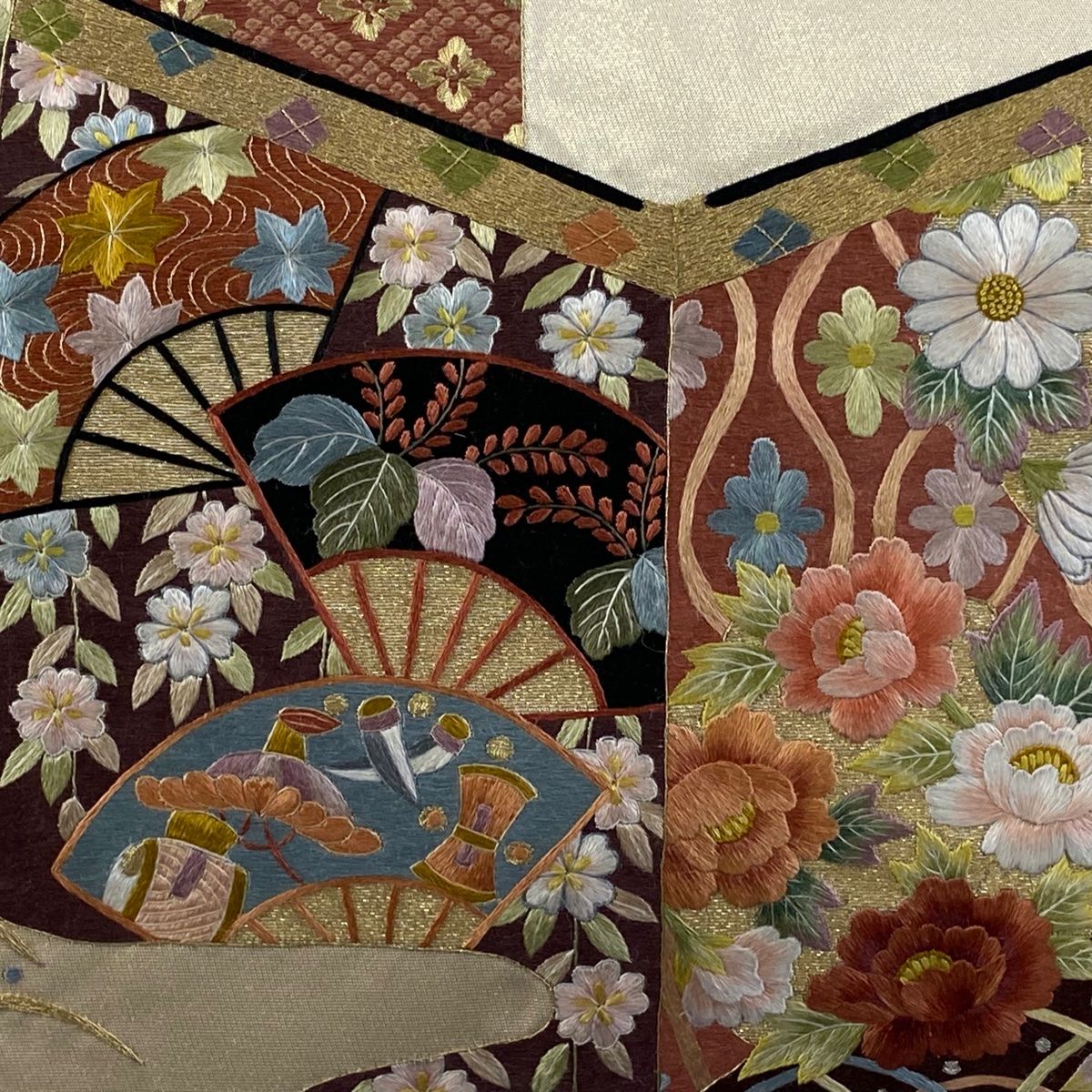 袋帯 逸品 落款 雪英導 草花 扇 蘇州刺繍 金糸 金色 お太鼓柄 正絹