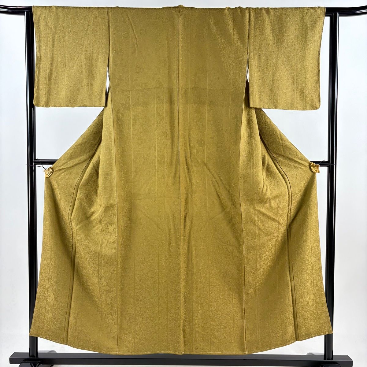 色無地 身丈154cm 裄丈62.5cm S 袷 地紋 茶緑色 正絹 秀品