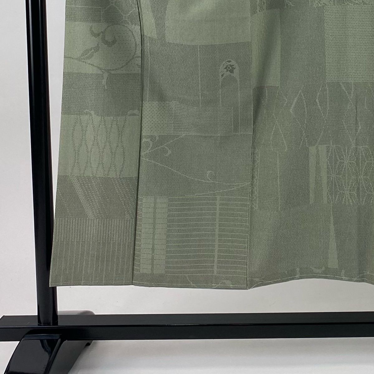 紬 身丈150.5cm 裄丈62cm S 袷 唐草 麻の葉 灰緑 正絹 秀品