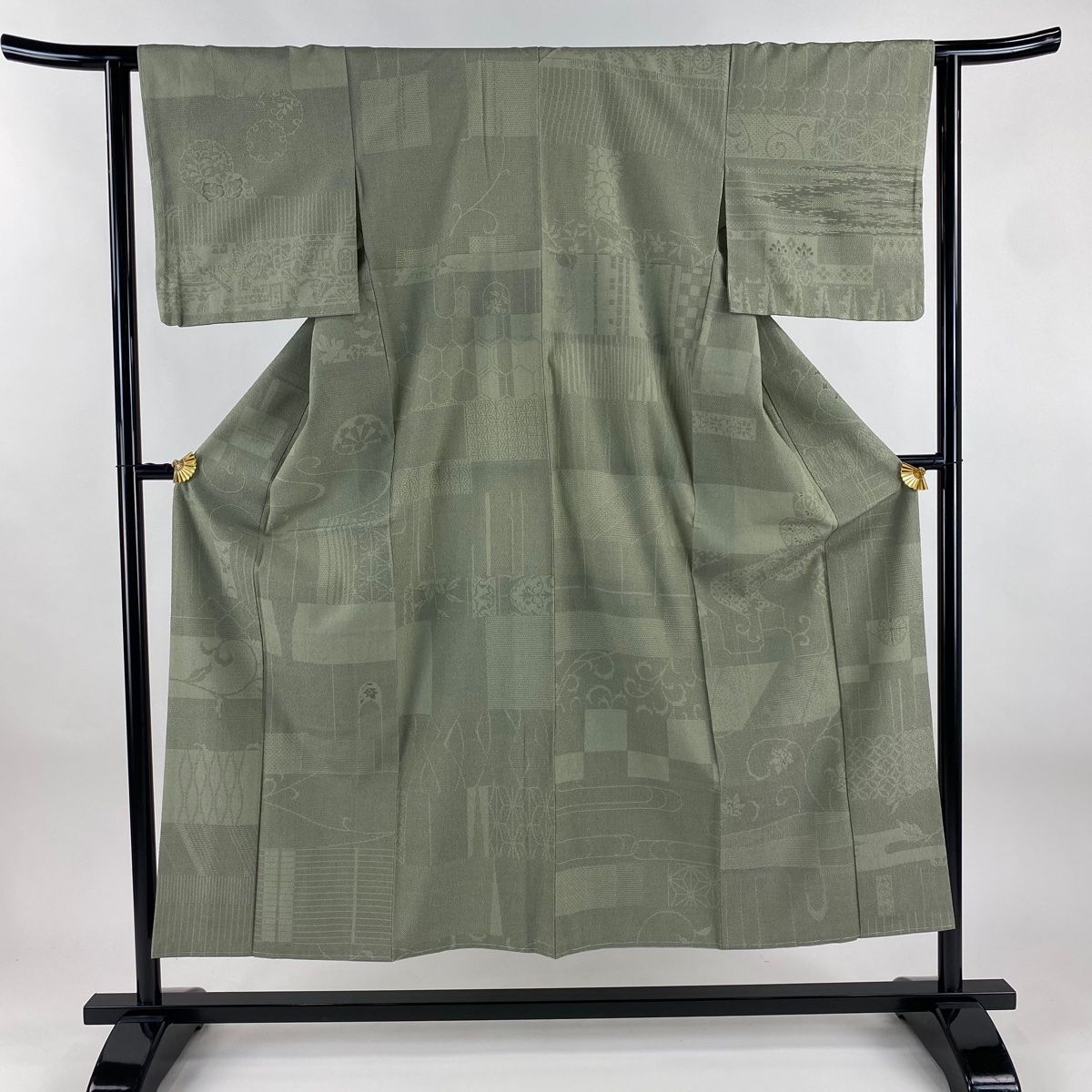 紬 身丈150.5cm 裄丈62cm S 袷 唐草 麻の葉 灰緑 正絹 秀品