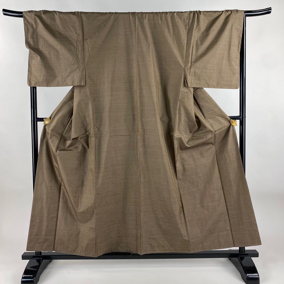 男着物 身丈157cm 裄丈69.5cm L 袷 紬地 亀甲絣 茶色 正絹 秀品