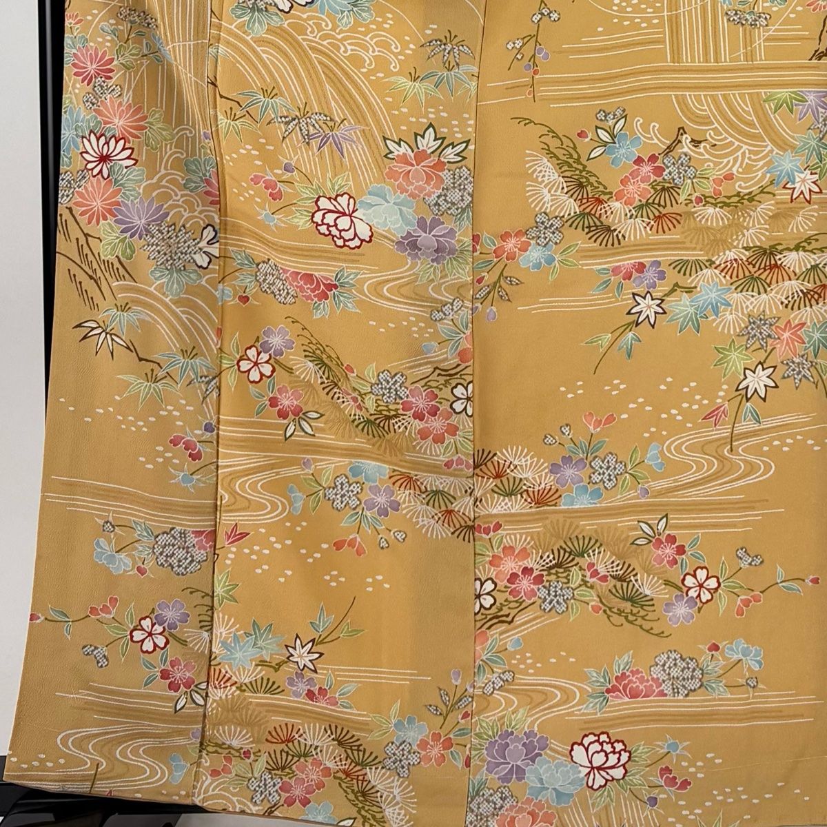 小紋 身丈161.5cm 裄丈65.5cm M 袷 松竹梅 草花 金彩 縮緬 山吹茶色 正絹 秀品