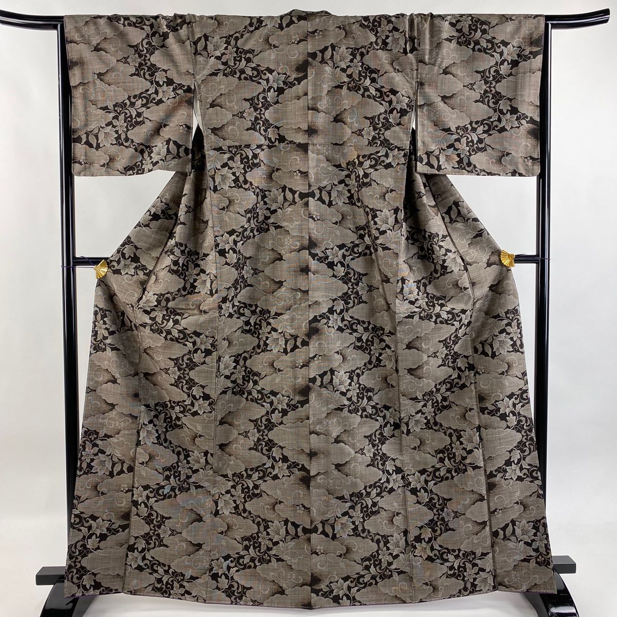 紬 身丈165cm 裄丈67cm M 袷 花唐草 雲文 焦茶色 正絹 名品