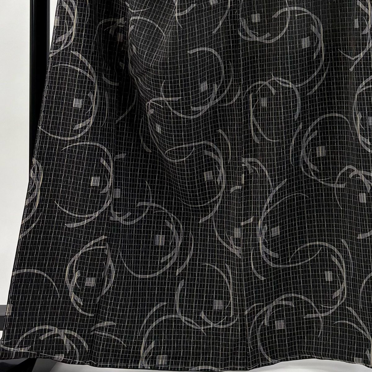 小紋 身丈165cm 裄丈70cm L 袷 紬地 幾何学模様 格子 黒 正絹 名品