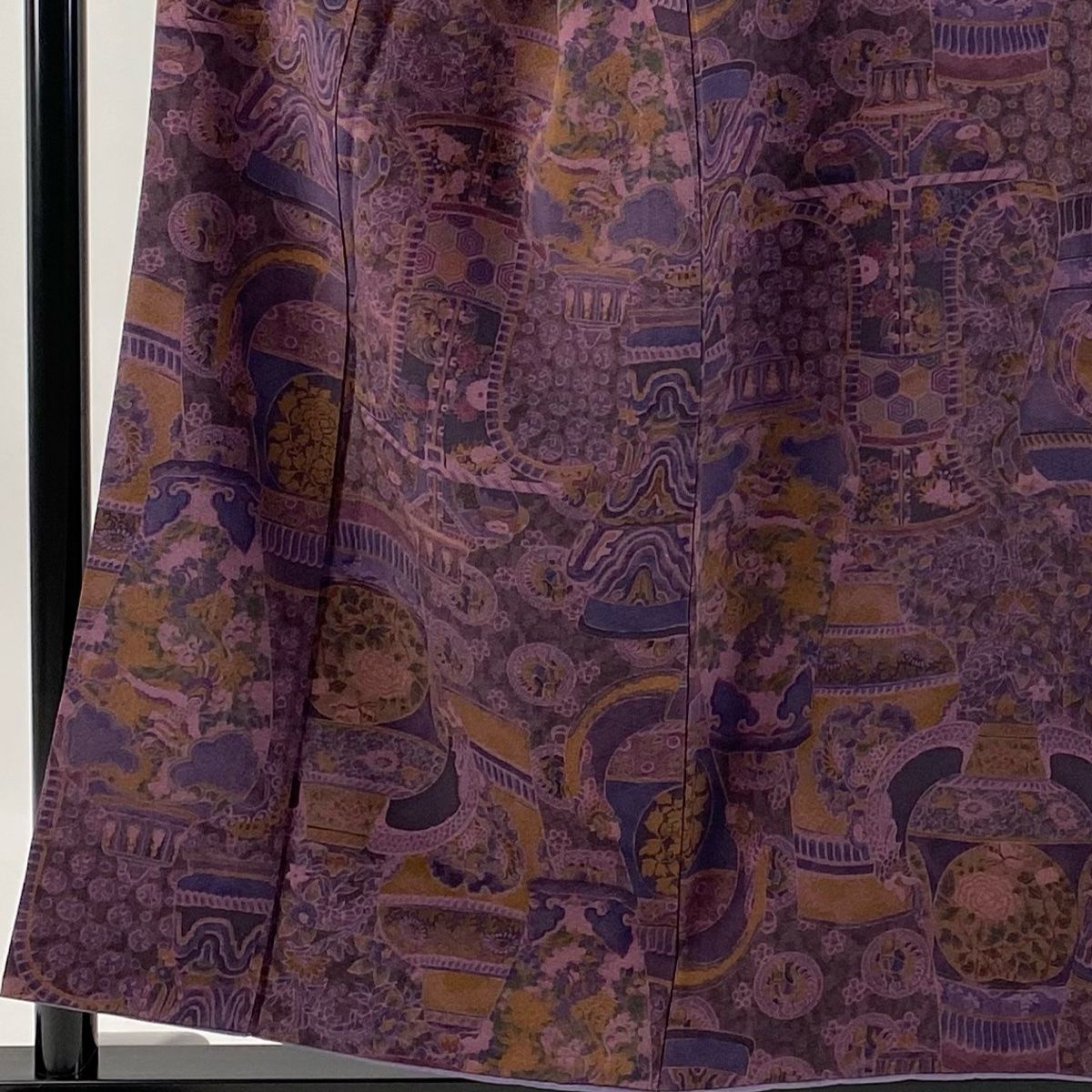 小紋 身丈156cm 裄丈67.5cm L 袷 前田仁仙 落款 器物文 草花 紫 正絹