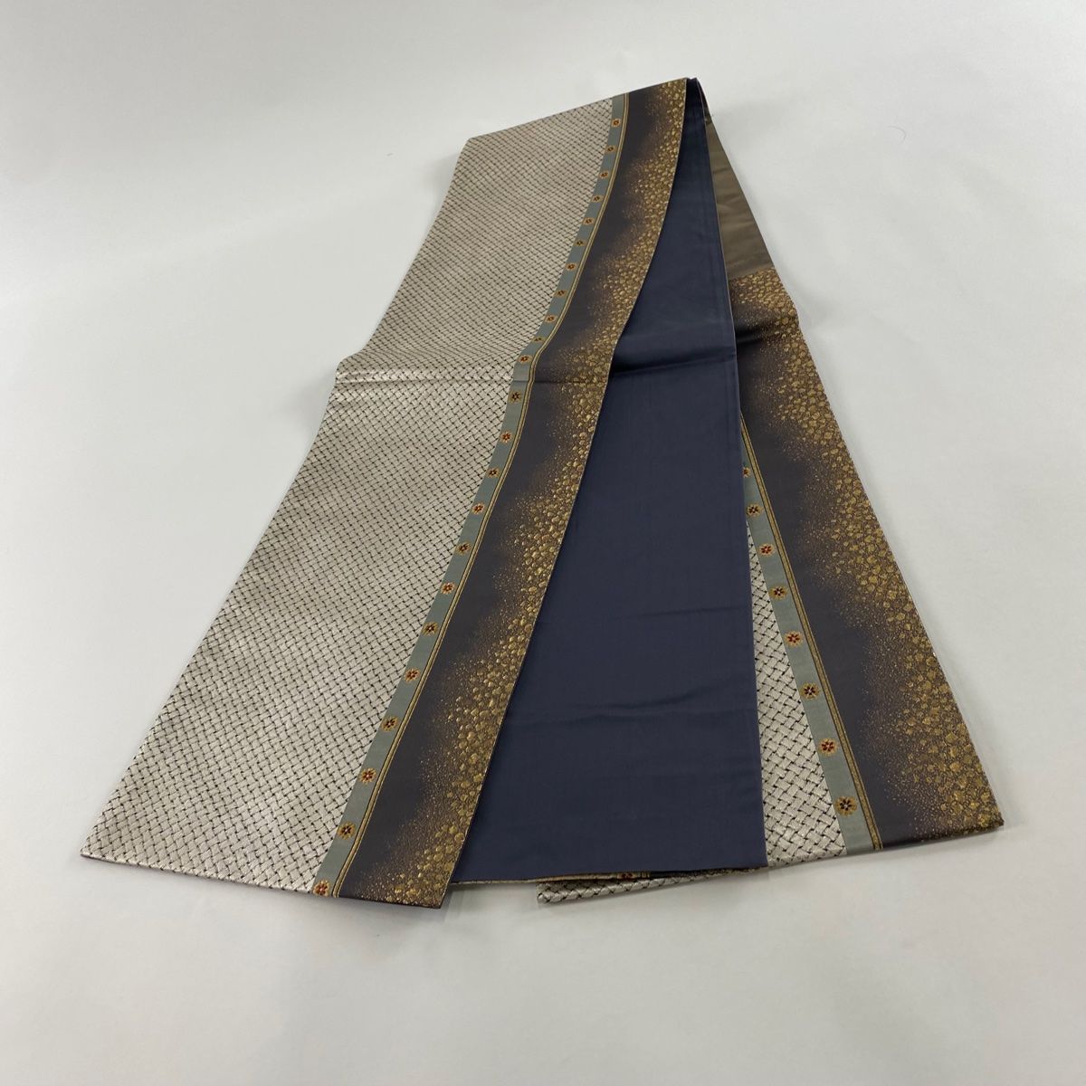 美品】 袋帯 秀品 加納幸 落款 網目 花 箔 金糸 銀色 六通 正絹 【中古