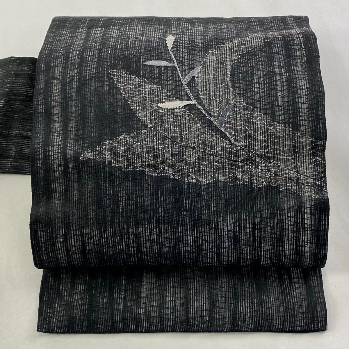 名古屋帯 秀品 夏帯 葉柄 縞 銀糸 黒 正絹