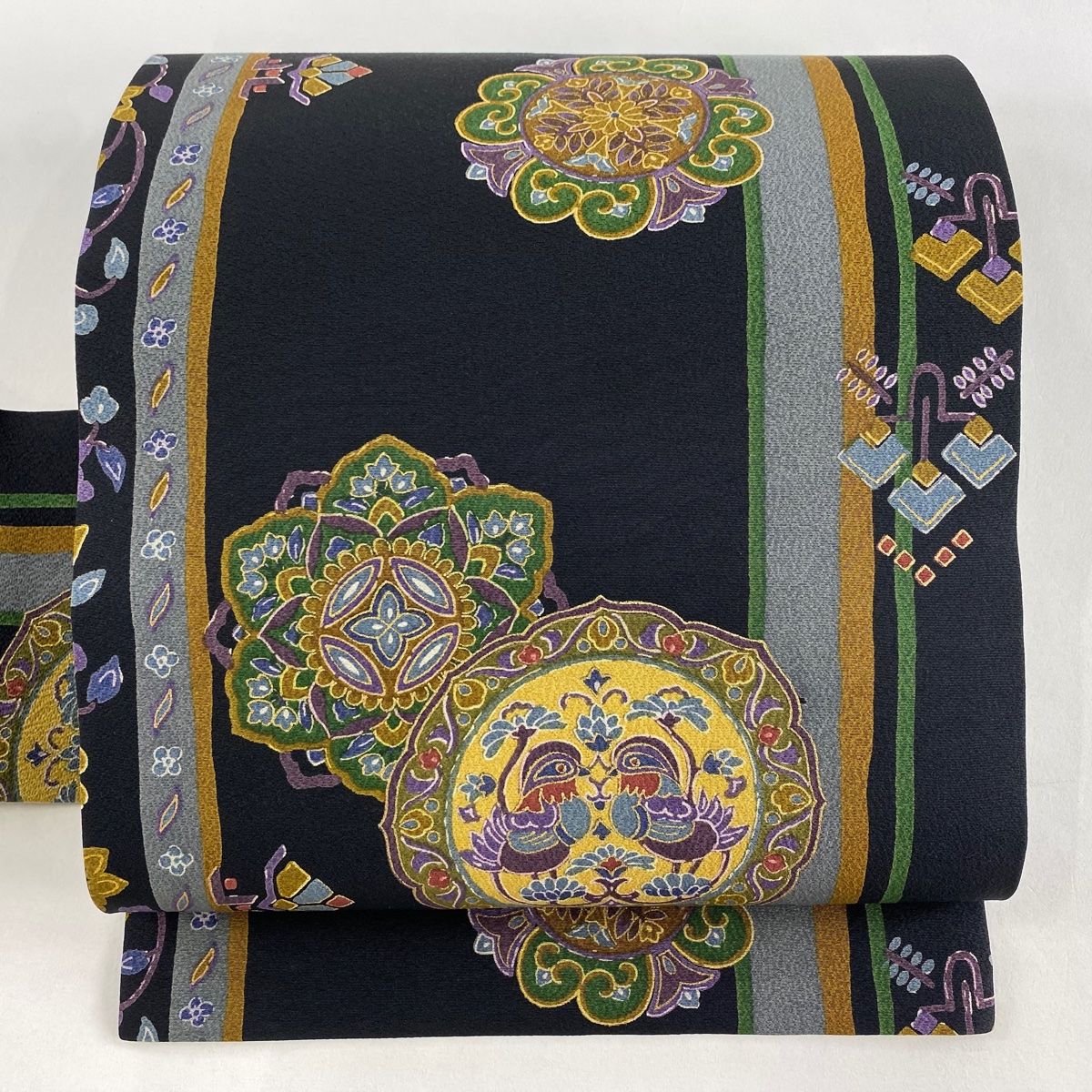 名古屋帯 秀品 華文 向かい鳥 金彩 黒 正絹