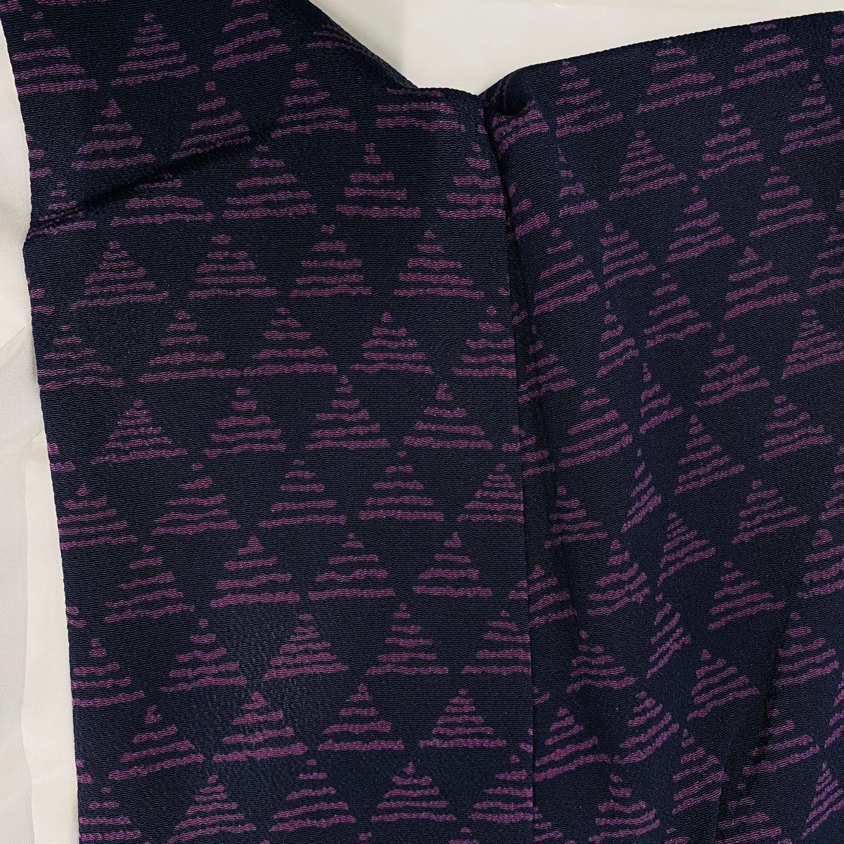 縮緬　縞小紋　丈161.5 裄67.5 きれいめ 小紋 身丈161.5cm 裄丈66cm M 袷 鱗文 縞模様 縮緬 濃紫 正絹 秀品