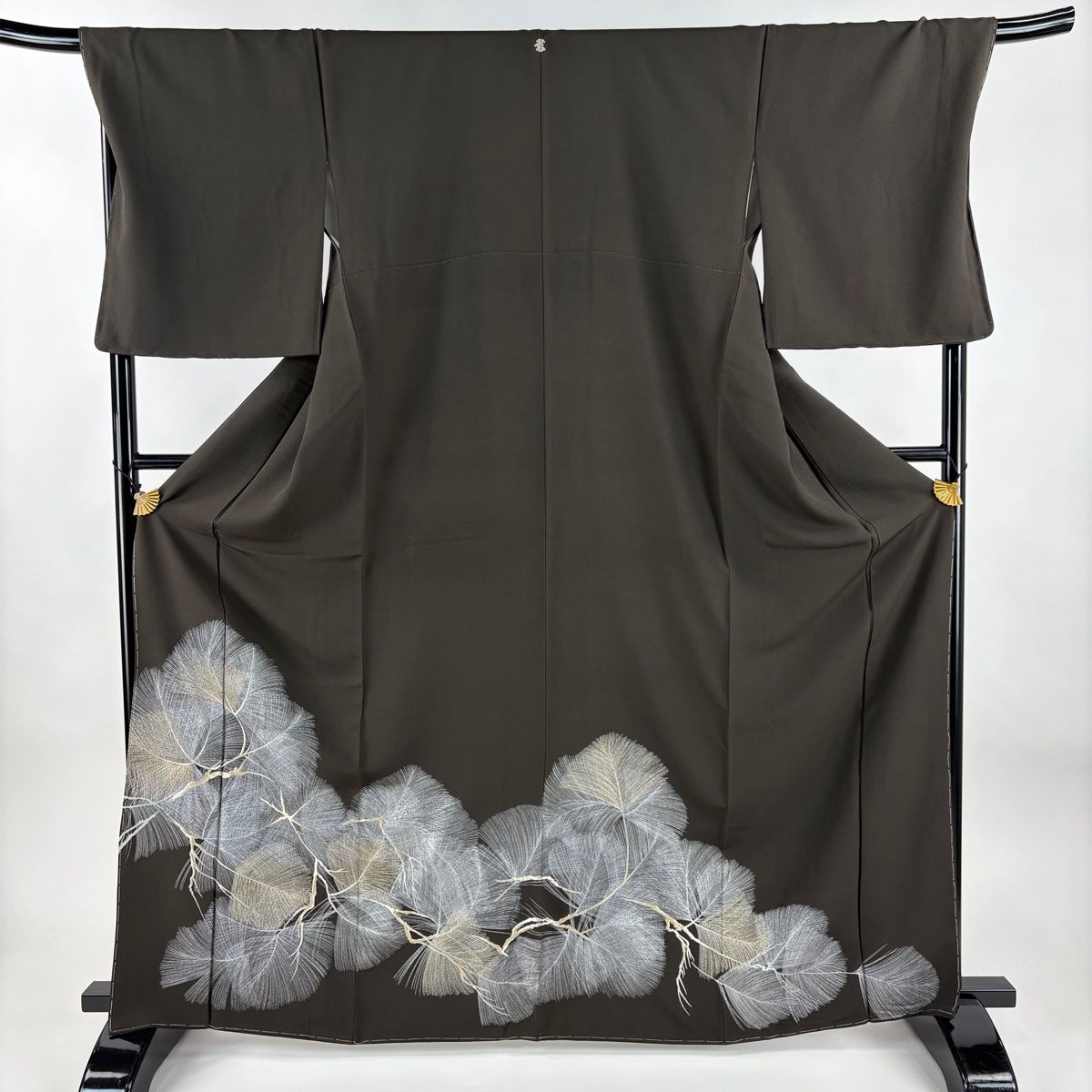 色留袖 身丈165.5cm 裄丈70.5cm L 袷 松 金銀糸 ラメ 焦茶色 正絹 秀品 一つ紋