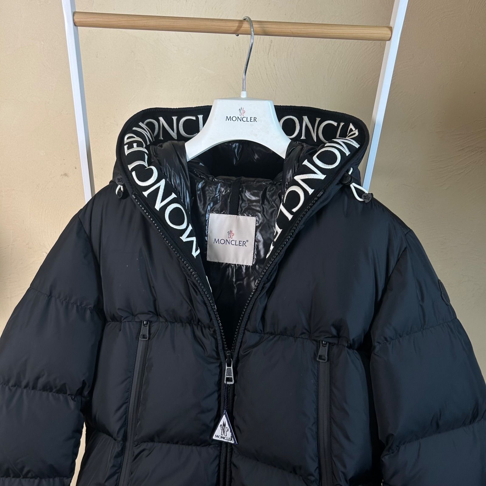 極美品】 MONCLER モンクレール モンクラー 刺繍ダウンジャケット黒0