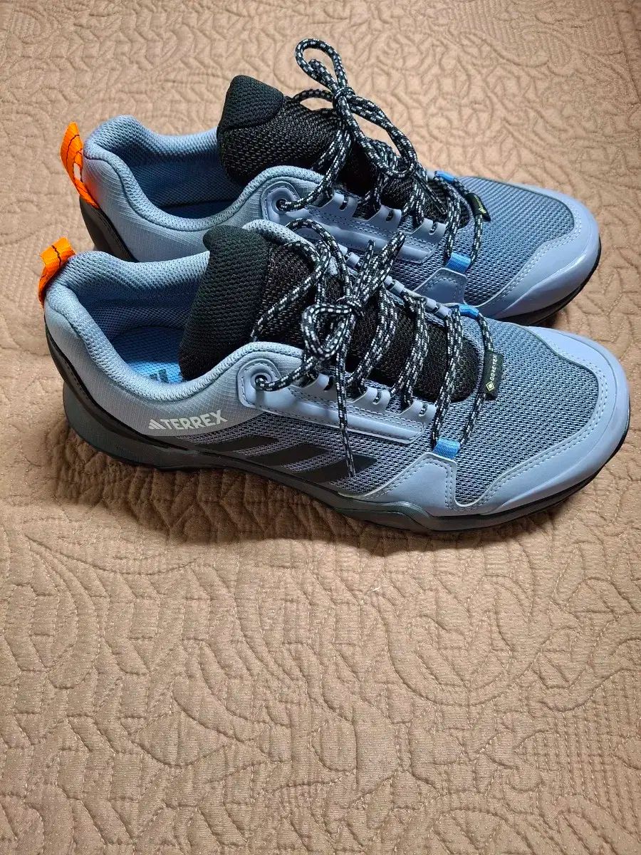 アディダス テレックス 登山靴 スニーカー 4015