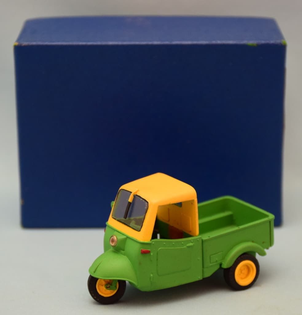 モデルワム キット完成品 ダイハツミゼット 完成品 緑 ドア付