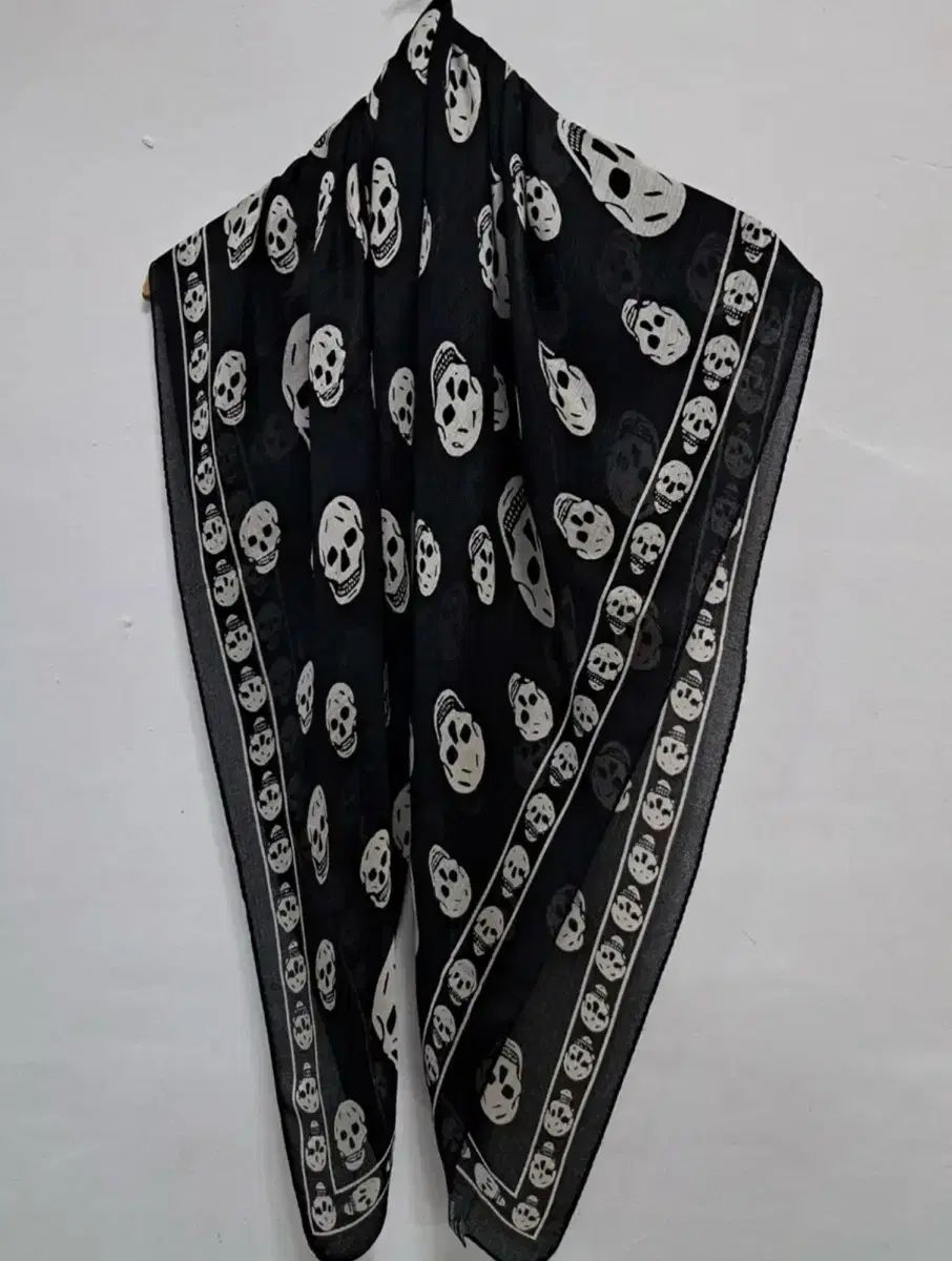 アレキサンダー マックイーン スカル スカーフ