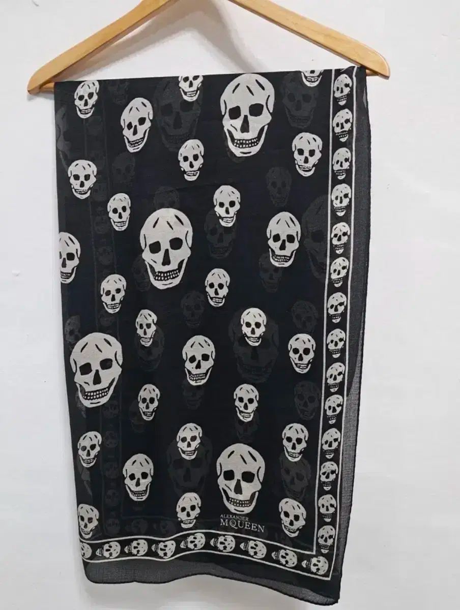 アレキサンダー マックイーン スカル スカーフ