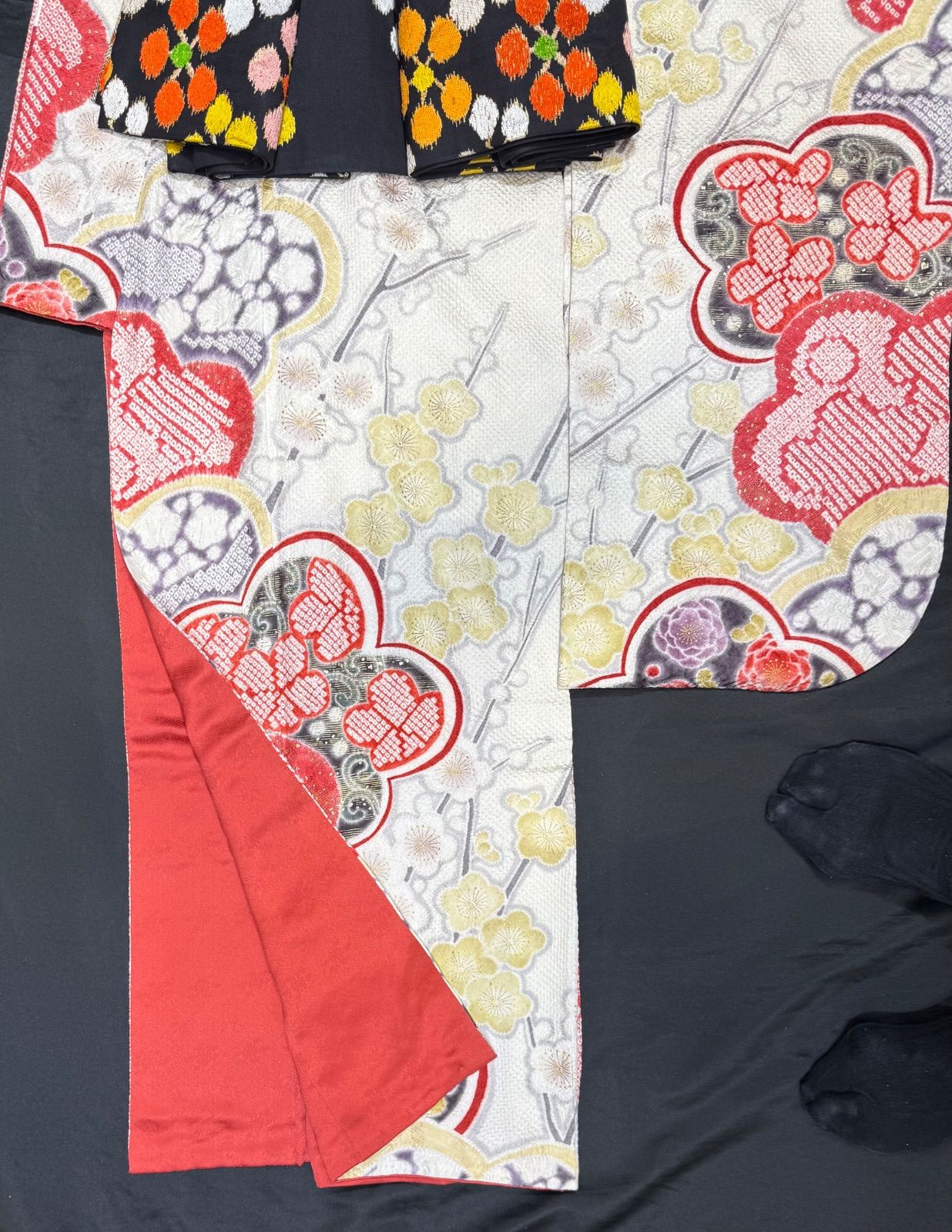 白地Ｐ梅絞り振袖身丈157cm裄丈66cm正絹重ね襟付き袷広襟