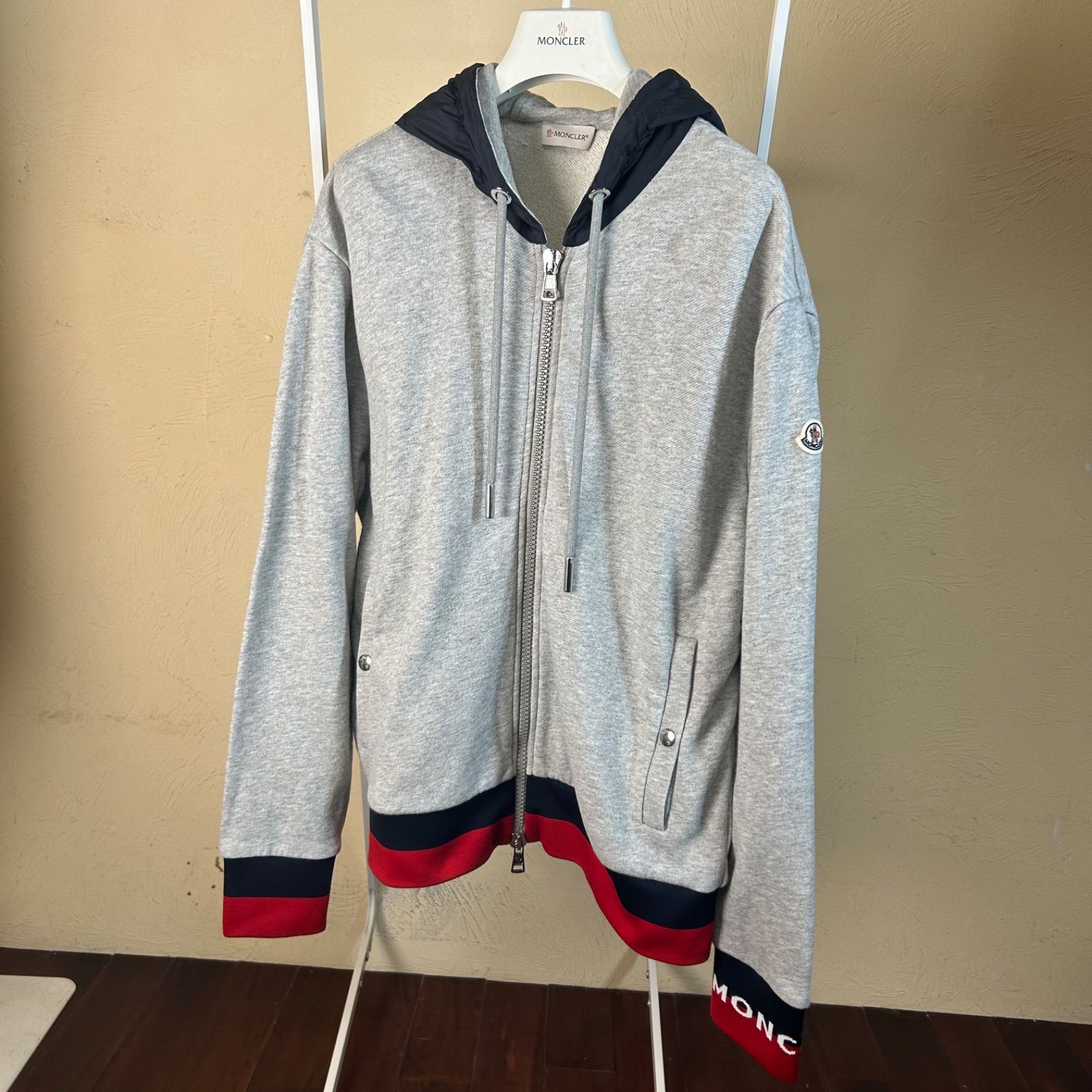 【美品レア】 モンクレール MONCLER ジップアップ パーカー切り替えグレー 美品レア】 モンクレール MONCLER ジップアップ パーカー切り替え