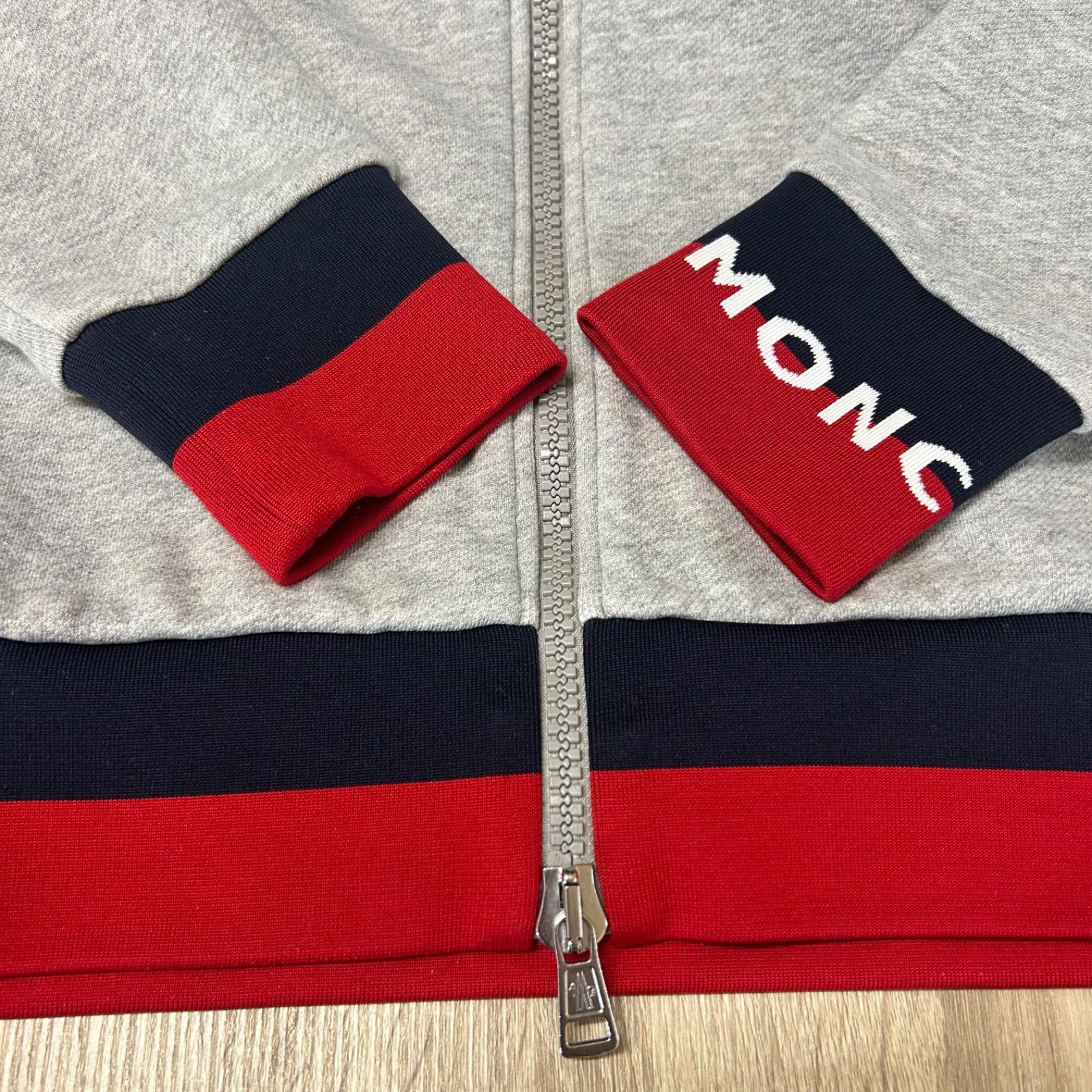 美品レア】 モンクレール MONCLER ジップアップ パーカー切り替え