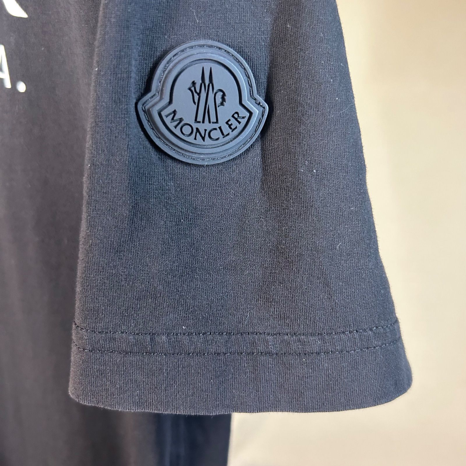 【2023年モデル】モンクレール Tシャツ ラバーワッペン センターロゴ S 2023年モデル】モンクレール Tシャツ ラバーワッペン センターロゴ S