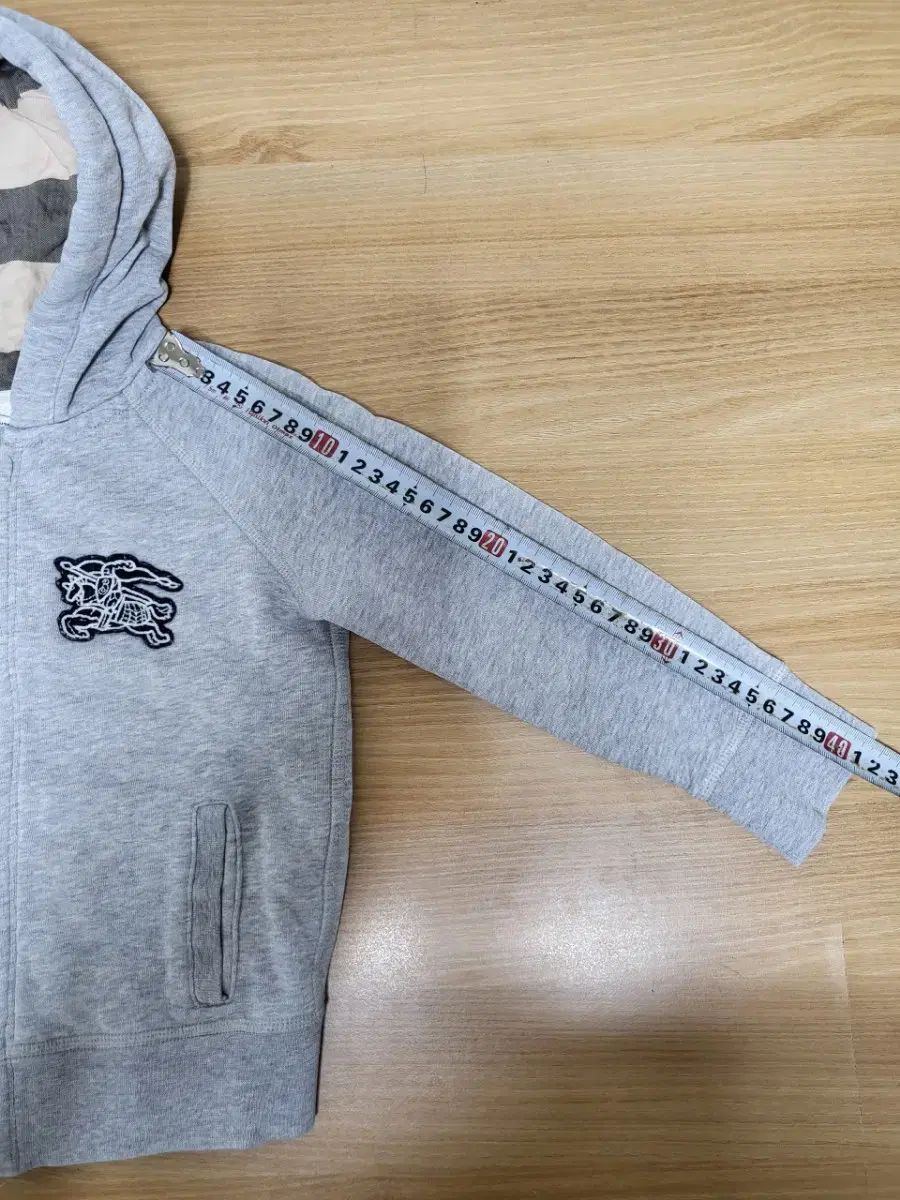 ジップアップ 4y