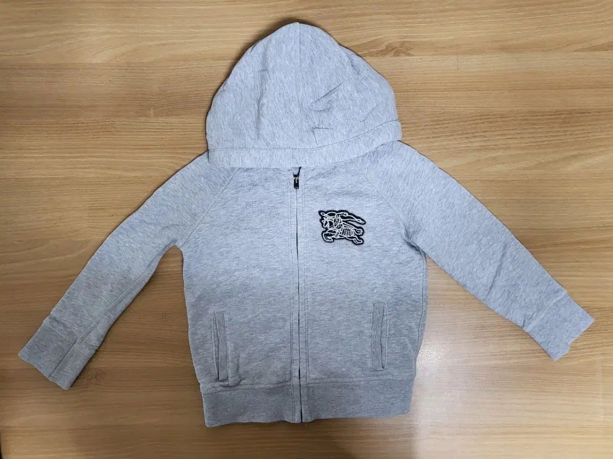 バーバリー キッズ グレー フード ジップアップ 4y