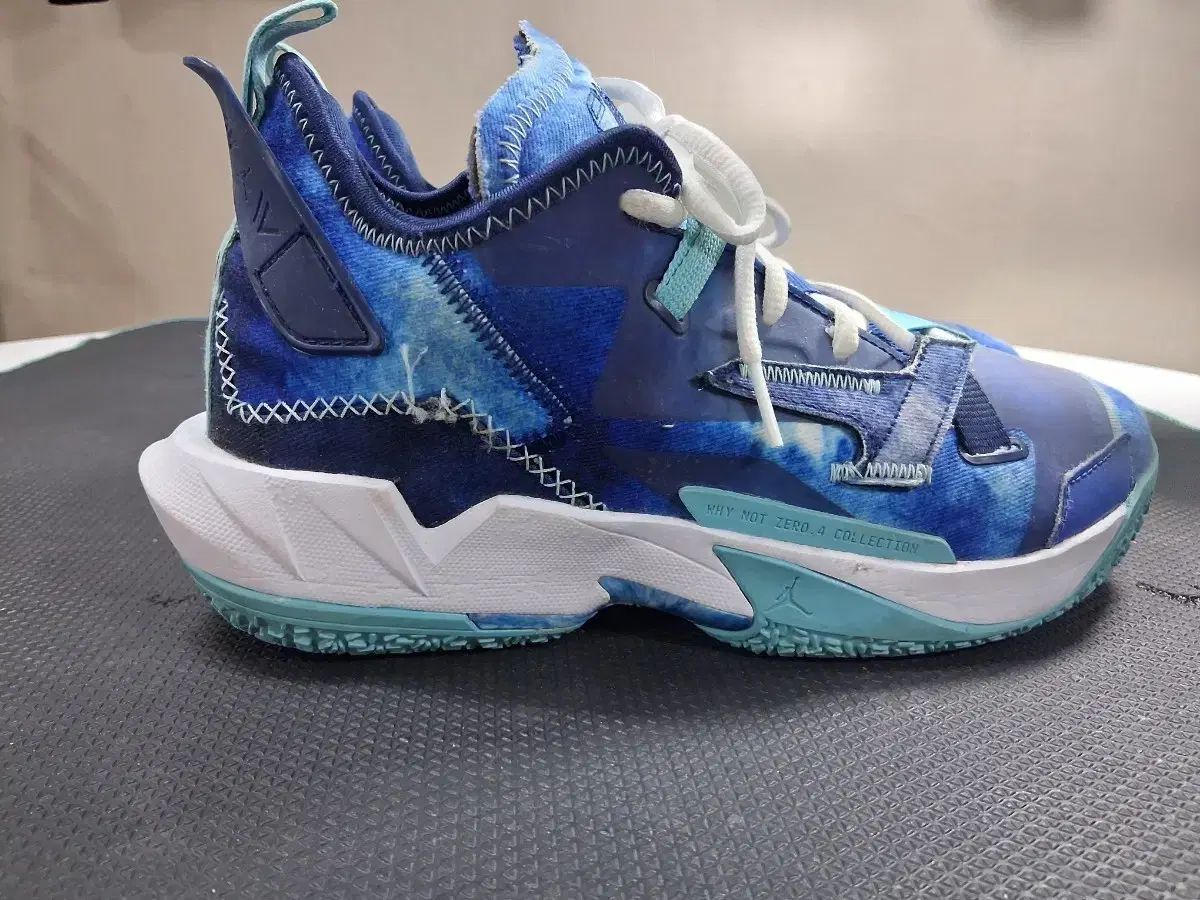 ジョーダン ワイナット ゼロ 4 トラスト アンド ロイヤルティ 250